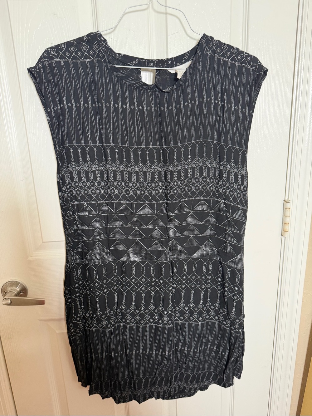 H&M Black Patterned Women's Shift Dress size 10
